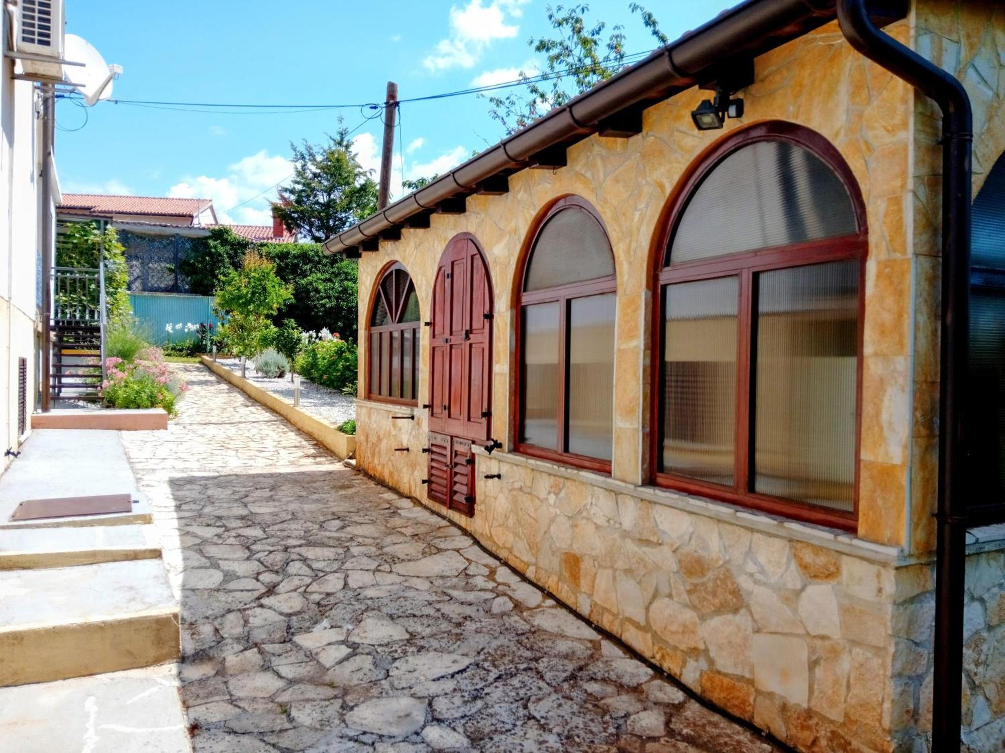 Apartments And Room Markovic Rovinjsko Selo Exterior photo